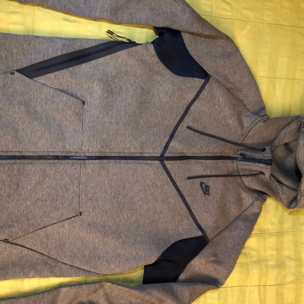 Men's Nike Windrunner Hoodie (Worn Once)